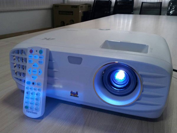 ViewSonic PX747-4K Projector Review « 7Review