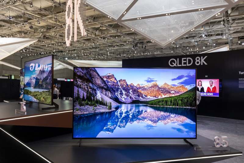 Телевизор 8 к. Телевизор самсунг 8к. Samsung qe85q900r. QLED 8 что такое. Телевизор самсунг qe 95 900 8к.