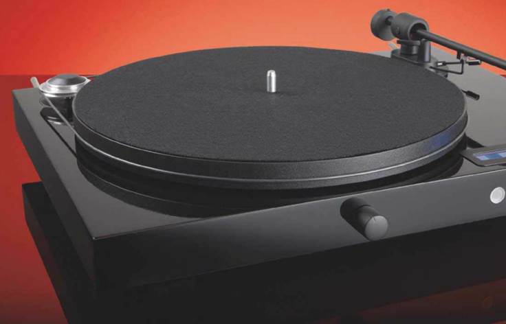 REGA Planar 8 Review: The end of ‘full plinth’ turntables ?