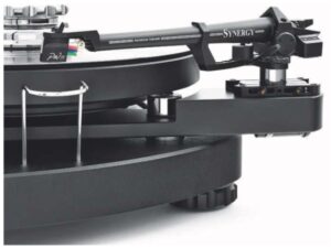 ABOVE: The partnering Synergy tonearm is a sleek version of SME’s Series IV. It features the same one-piece die-cast magnesium tube, with improved internal damping and Crystal Cable wiring