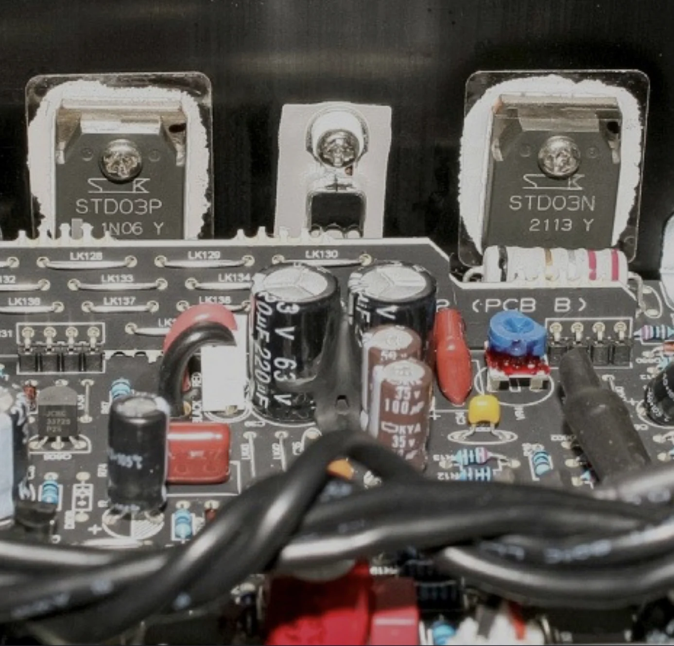 On the heat sinks, we find well-regarded Sanken output transistors