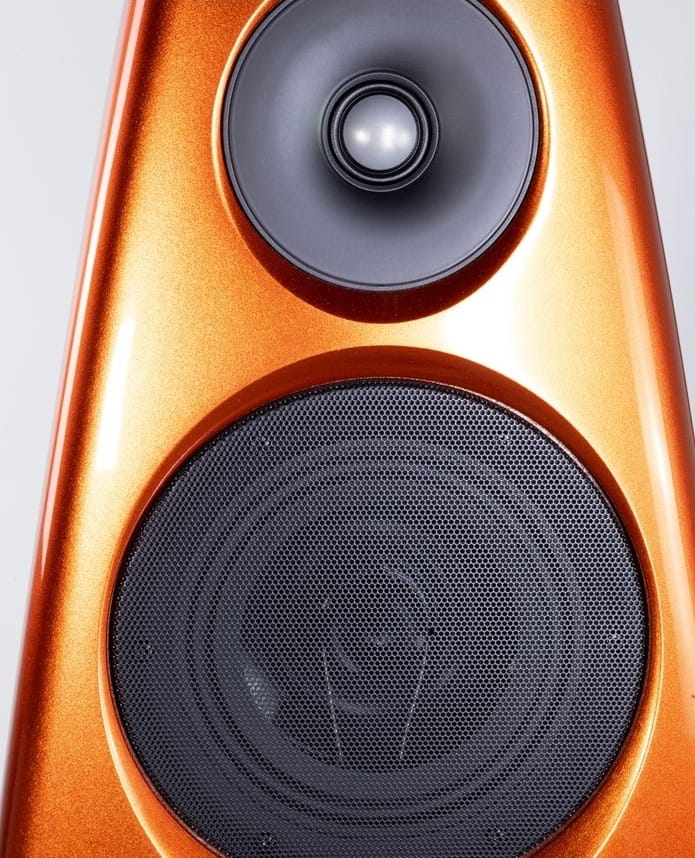 At the top of the tapered housing is the 25 mm tweeter with a beryllium dome and custom waveguide