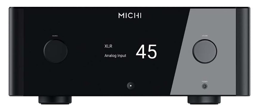 The configurable display shows the operating status, a slightly unusual 12-band equalizer, or a peak power meter. Both knobs are made of solid metal.