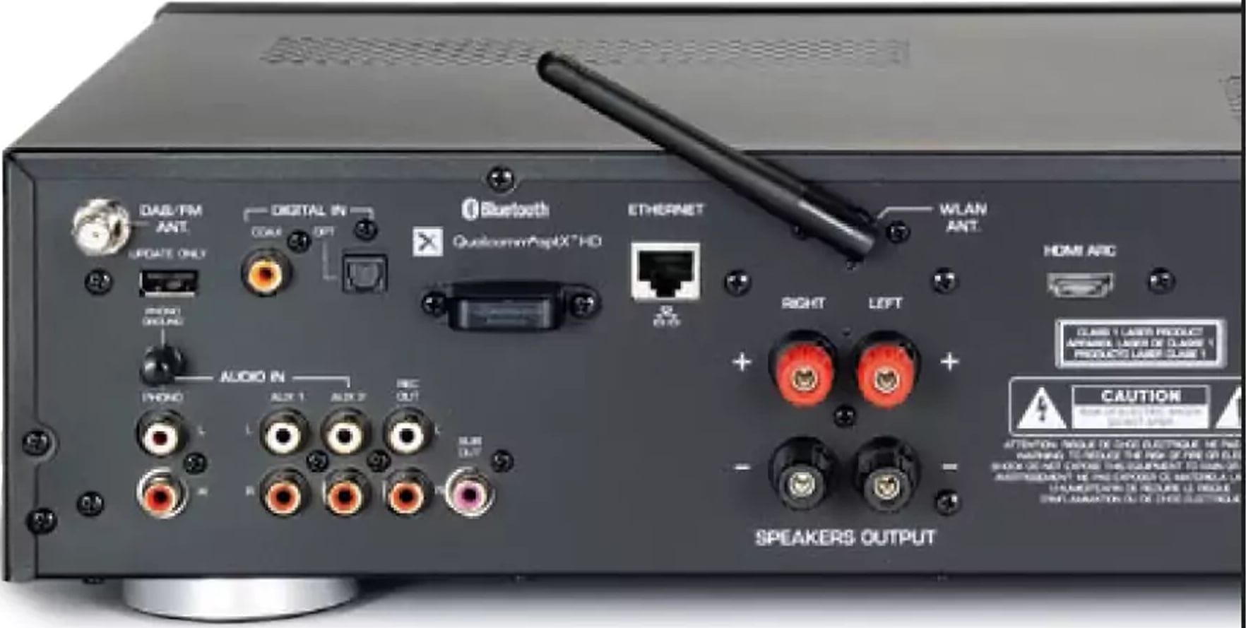 Phono MM, CD, DAC, LAN/Wi-Fi streaming, three (!) radios, plus a headphone jack and TV input – the Magnat MC 400 does it all.