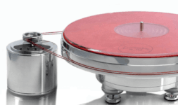 The 110 model marks the entry into Acoustic Solid's 'heavy metal world'. On request, it can even play with three arms.