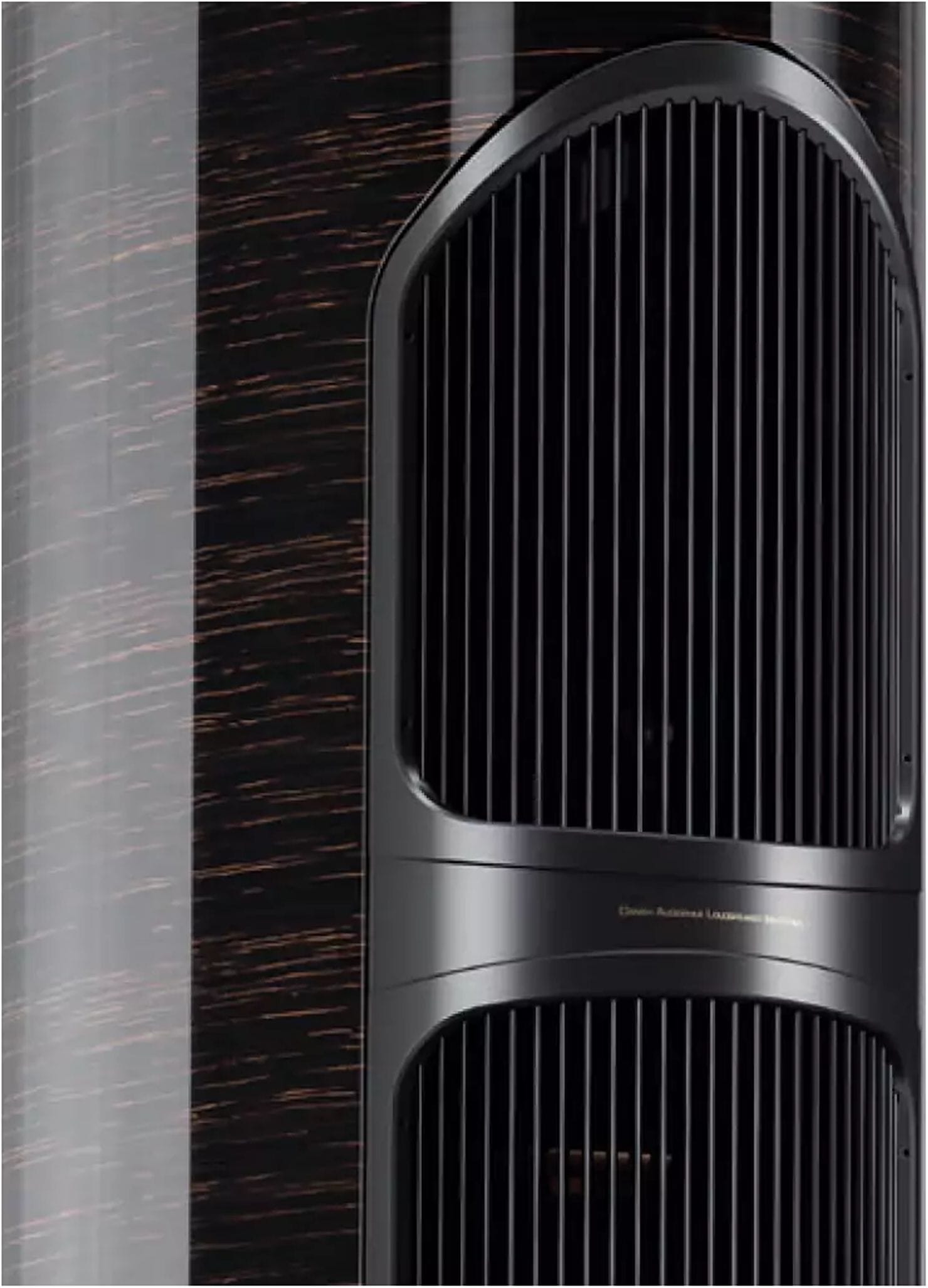 On the back are two large, completely noise-free breathing bass reflex openings.