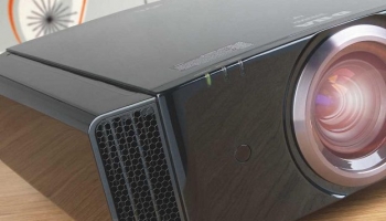 JVC DLA-X5900 Review – Take a walk on the dark side